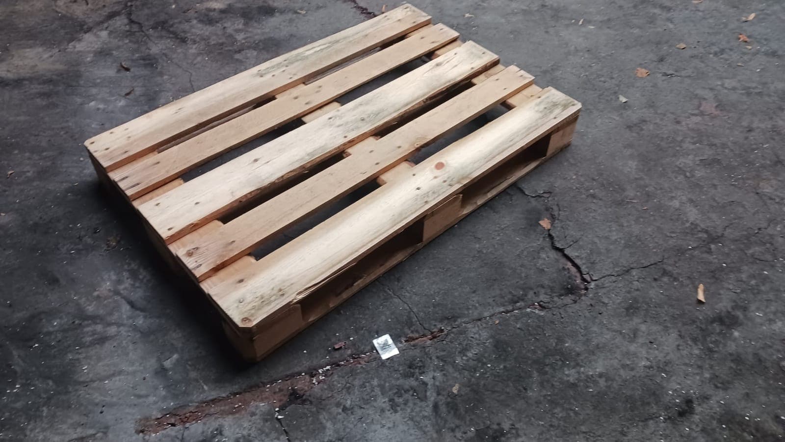 Standardní dřevěná paleta 80 × 120 cm